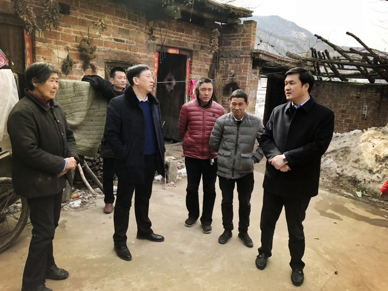 民建“組團(tuán)”慰問(wèn)，企業(yè)送溫暖到家