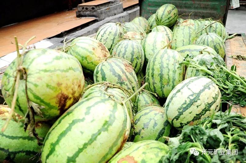 買下一整車西瓜，讓瓜農(nóng)早點回家